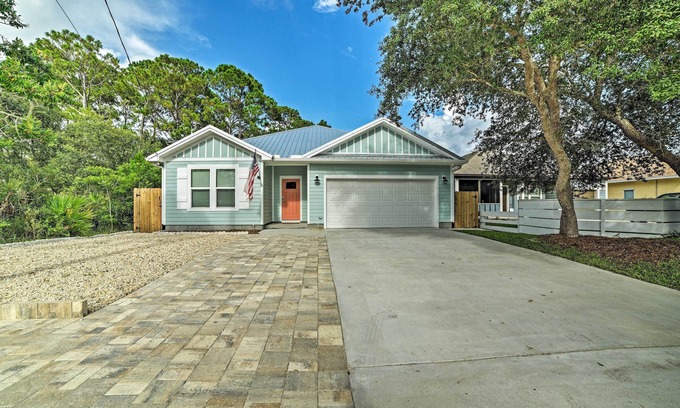 Riviera Beach House | West End Home w/Yard < 1 Mi to Beach Access!