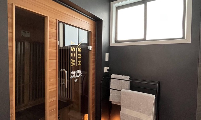 Toowong House | WEST HUB. Private Infrared Sauna only 3km to city & more! New reno, loft style!