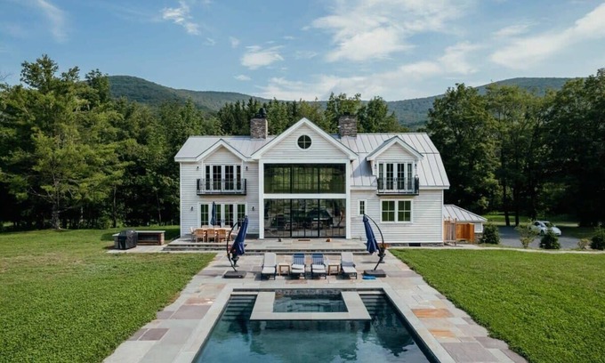 West Kill House | West Kill Farmhouse - Privacy, Pool, Sleeps 10