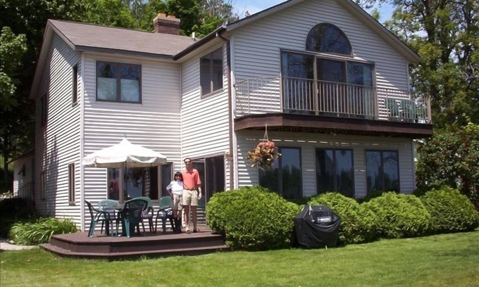 Smyrna House | West Michigan Executive Lakefront Retreat