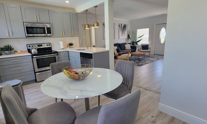 Poiciana Park II House | West Palm Beach Tropical Oasis-5 minutes from Downtown West Palm Beach Florida