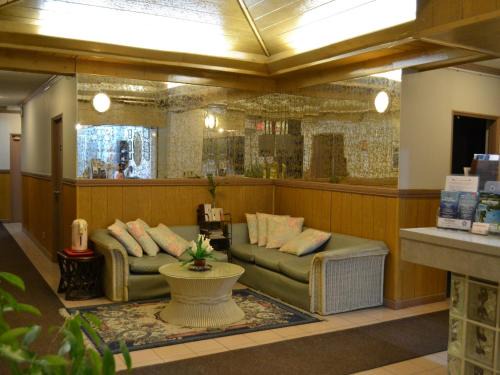 Koror Hotel | West Plaza Desekel