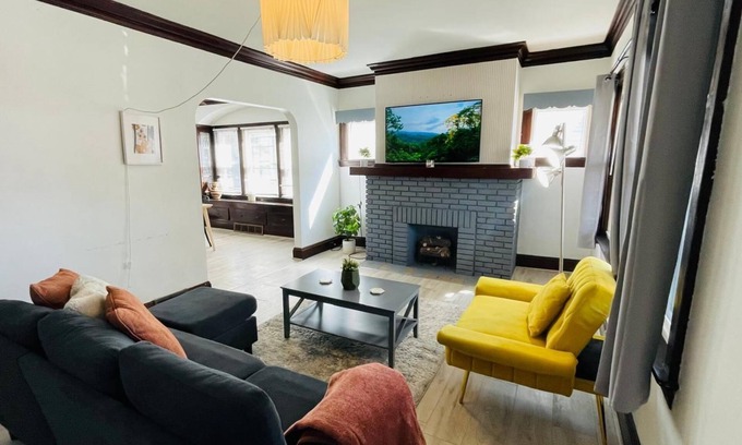 Cleveland Apartment | West Side Apartment for 4 & Pets Welcome