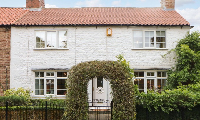 Melmerby Cottage | WEST VIEW, pet friendly, character holiday cottage in Ripon