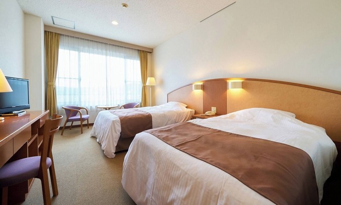 Soja Hotel | Westernstyle twin room with bathroom and toilet/Soja Okayama