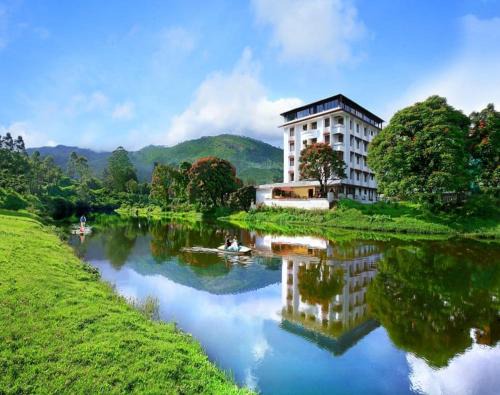 Moolakadai Hotel | Westwood Riverside