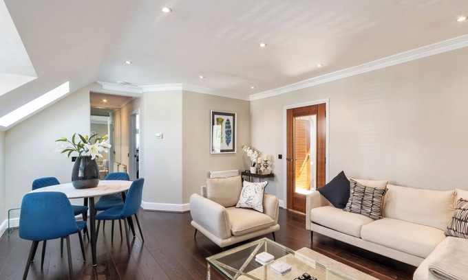 Weybridge Apartment | Weybridge - 2 Bed - parking
