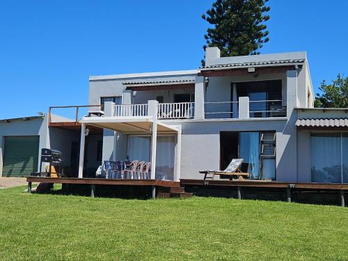 Kentani House | Whale of a time