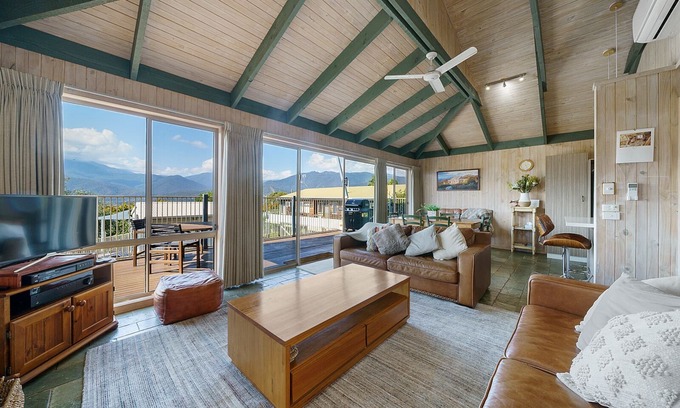 Tawonga South House | Where breathtaking mountain views meet the comforts of your own home