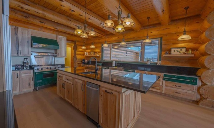 Newman Lake House | Where Luxury Touches the Sky | Hilltop Dream