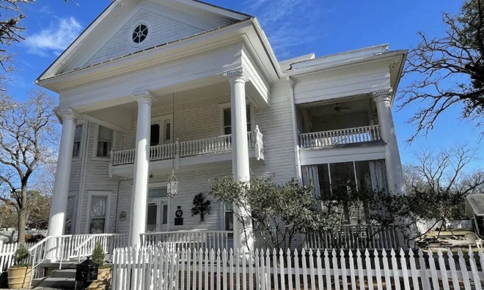Winnsboro House | Where Modern Luxury Meets Historical Elegance