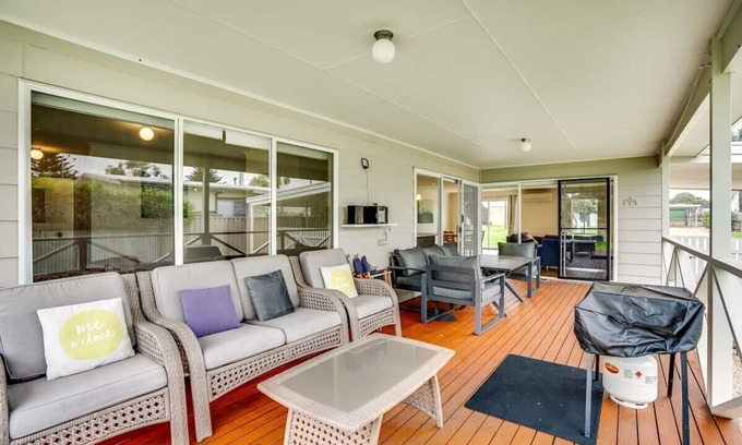 Goolwa South House | Where the River meets the Sea 66 Colman Rd Goolwa-No Linen Included