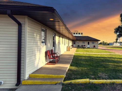 Bonesteel Hotel | Whetstone Bay Lodge