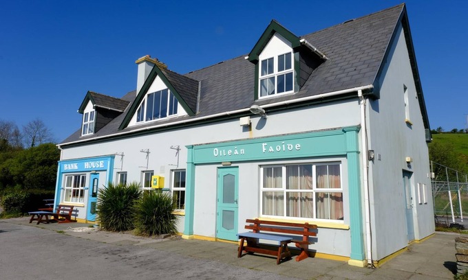 Ardnatrush Bed & Breakfast | Whiddy School House Accommodation
