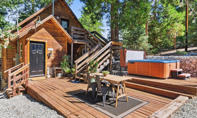 Pine Cove Cabin | Whimsical Cabin *Spa, Fireplace, Pet Friendly*