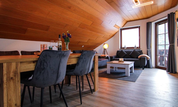 Neef Apartment | Whirlpool, sauna, box-spring beds, Netflix, balcony, garden & barbecue - 6 persons