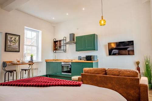 Pontrilas Apartment | WhiskAwayStays Foregate Studio no 6