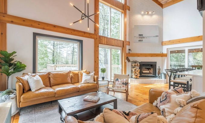 Burnt River Cottage | Whispering Pine Lakefront Four Season Cottage