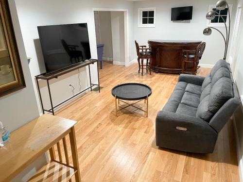 Kingston House | Whispering Pines Spacious Home Fire Pit Mod Location Pet ok by Vacation Your Way