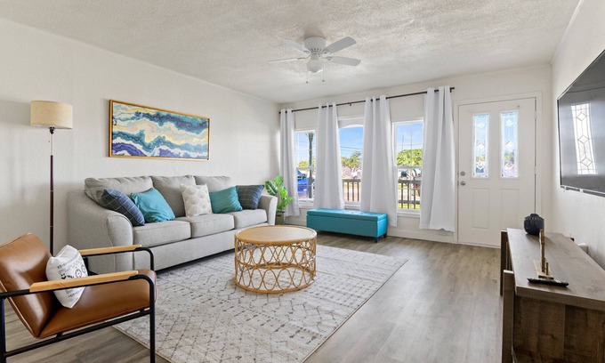 Aransas Pass Condo | White Coral Cottage 2 Bed, 1 Bath
