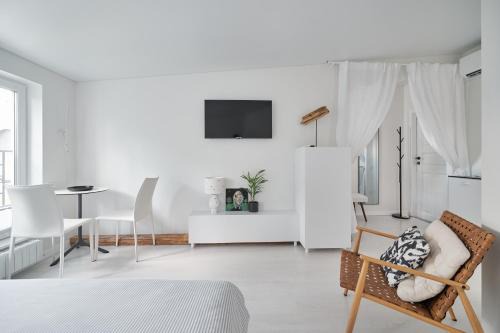 Odessa City Center Apartment | White Door Apartments 3