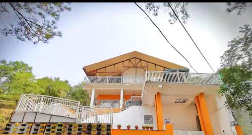 Dharamshala Ski Chalet | White Hackle General's Retreat