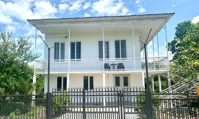 Poti House | White House Poti