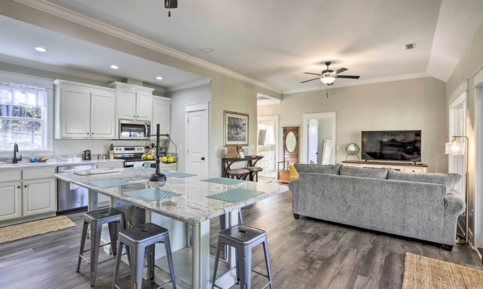 Eufaula House | White Oak Creek Home w/Views, Deck & Pool Access!