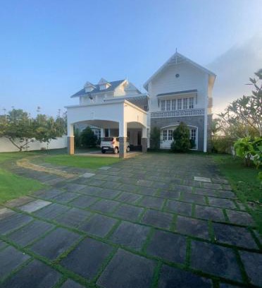 Sulthan Bathery Villa | white palace private pool villa
