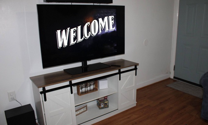 Columbia House | White Picket Fence: Cozy Home 3b/1.5 Near Medical Center & Downtown Columbia