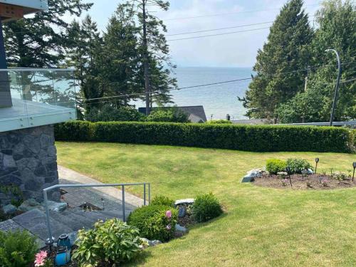 White Rock House | White Rock Beach getaway