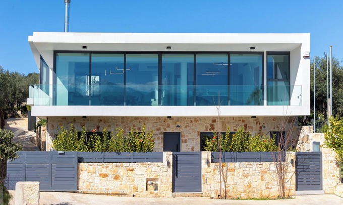 Megala Chorafia Villa | White View Villa by Alex – Your Dream Holiday in the Heart of Crete