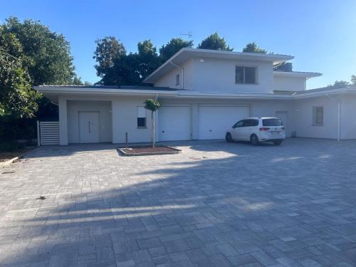 Formigine House | White Villa