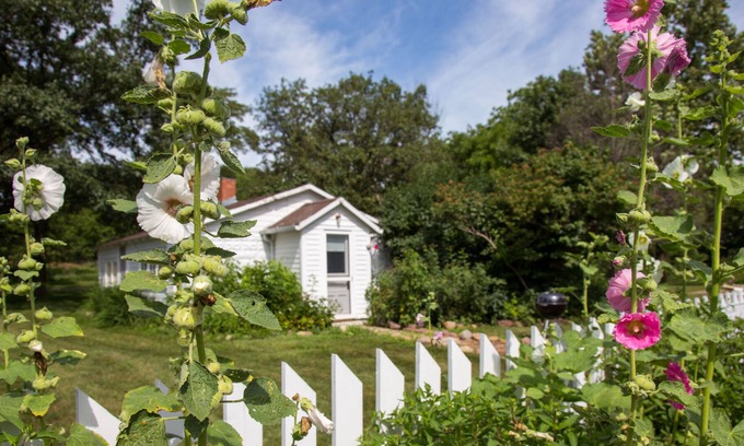 Coon Rapids Cottage | Whiterock Conservancy - Hollyhock Cottage