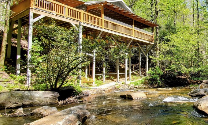 Blue Ridge Cabin | Whitewater Paradise Solo Stove Hot Tub Dog Friendly