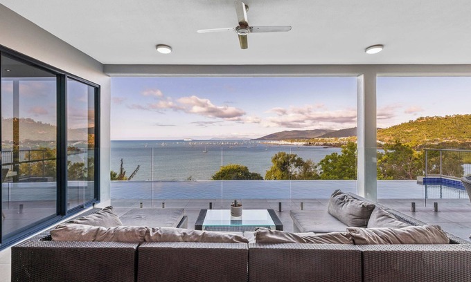 Cannonvale House | 'Whitsunday Escape' - Expansive Coral Sea Views and Private Infinity Pool (Pets