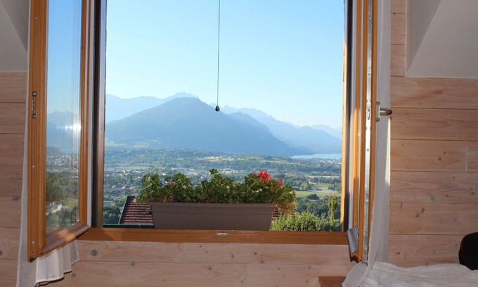 Pringy House | Whole house with panoramic view, in a quiet area