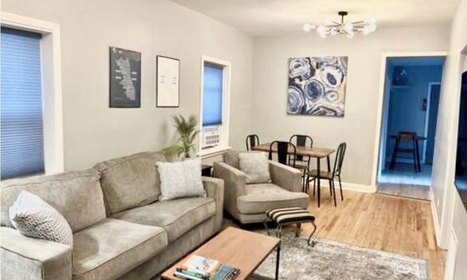 Noble Square Apartment | Wicker Park 2Bdrm Near Downtown & Salt Shed Weekend Special 219.00 Sept 8-10
