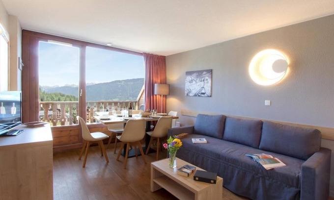 Les Esserts Apartment | Wifi, 100m from resort center, swimming pool, tv, ski locker, 32-36m², Morillon