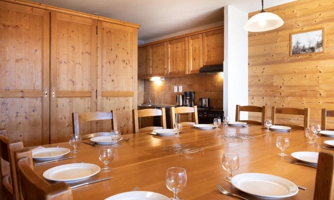 Les Eucherts Apartment | Wifi, 150m from shops, swimming pool, sauna, hammam, balcony, fireplace or stove, tv, ski locker