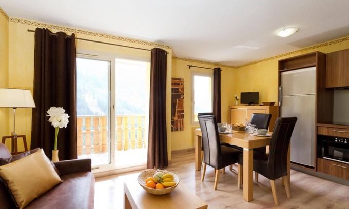 Isola Apartment | Wifi, 200m from ski slopes, fitness, balcony, tv, ski locker, 35m², Isola 2000