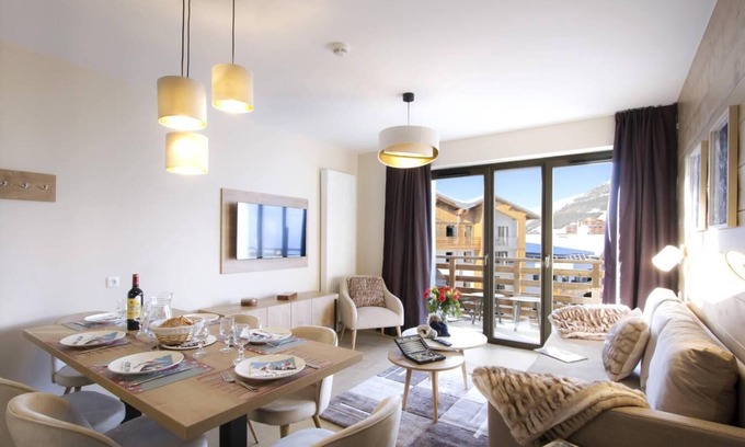 Eclose-Est Apartment | Wifi, at the foot of shops, fitness, swimming pool, sauna, hammam, balcony, parking, tv, ski locker