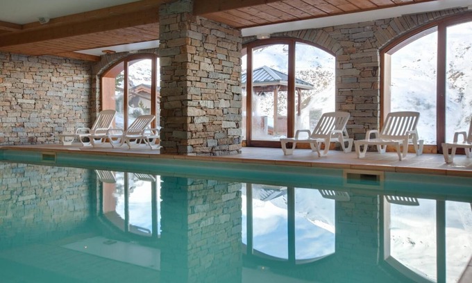 Les Bruyeres Apartment | Wifi, ski-in/ski-out & foot of the slopes, fitness, swimming pool, sauna, hammam, balcony, parking