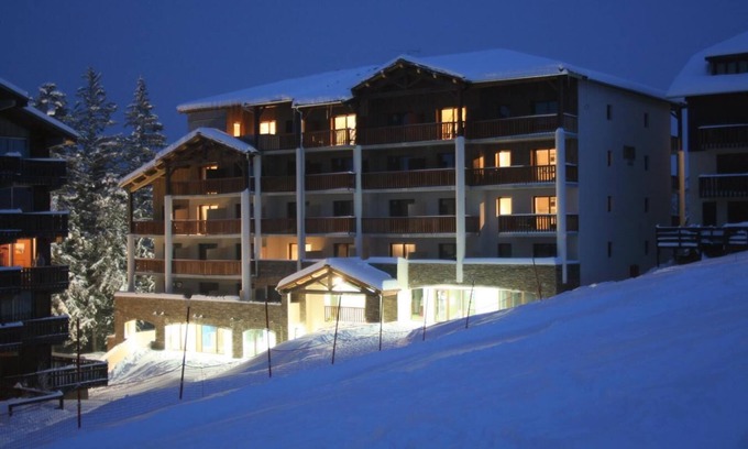 Selonnet Apartment | Wifi, ski-in/ski-out & foot of the slopes, terrace, parking, tv, ski locker, 45-50m²