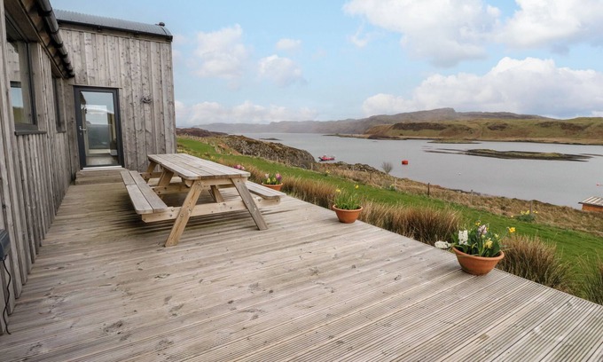 Isle of Luing Cottage | WILDLUING, pet friendly, with a garden in Cullipool, Isle Of Luing
