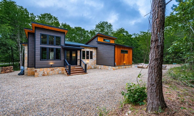 Broken Bow Cabin | WILL HIKE FOR TACOS luxury spacious cabin, cozy, quiet, amazing deck. sleeps 8