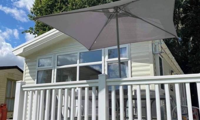 Clacton-on-Sea House | Willerby, 2 bedroom Caravan, surrounded by nature