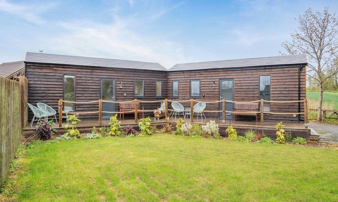 Bridgwater Cottage | Willow Lodge 1 - UK48642