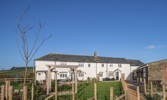 Littlebredy Cottage | WILLOWBROOK COTTAGE, pet friendly, with a garden in Litton Cheney