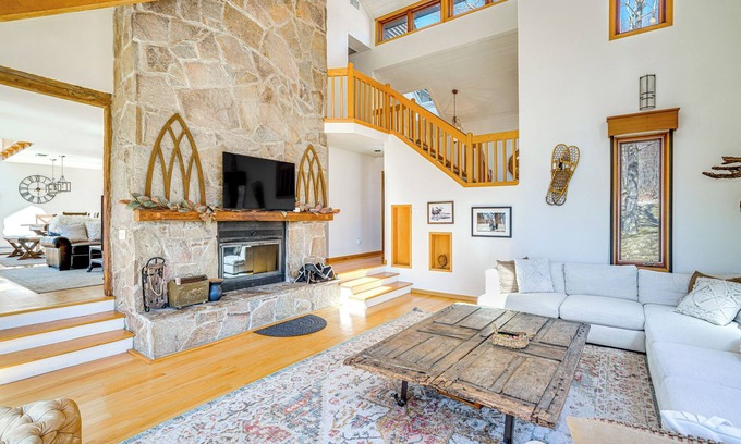 Wilmington House | Wilmington Retreat w/Deck, Lake Views & Game Room
